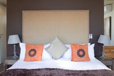 هتل Marine Square Luxury Suites