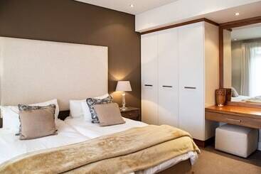 هتل Marine Square Luxury Suites
