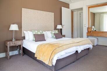 هتل Marine Square Luxury Suites