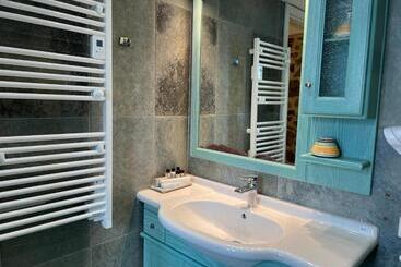 هتل Portadelmare Deluxe Suites