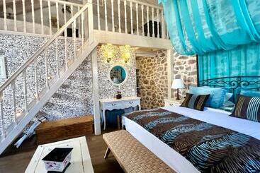 هتل Portadelmare Deluxe Suites