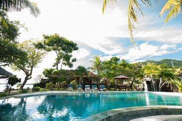 هتل Segara Bukit Seaside Cottages