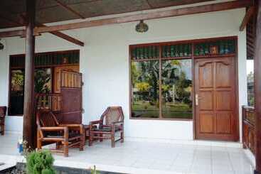 هتل Segara Bukit Seaside Cottages