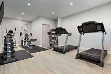 هتل Super 8 By Wyndham Windsor/dougall