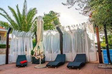 هتل Villa Julian