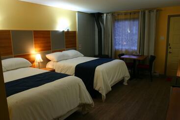 Motel Des Pentes Et Suites