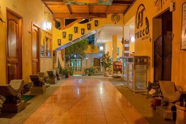 هاستل Tuzco Lodge