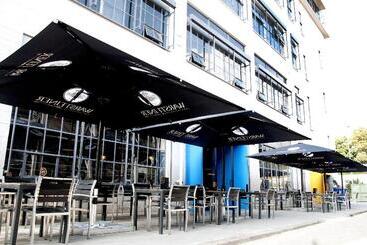 هتل Stayokay Hostel Eindhoven   Blue Collar