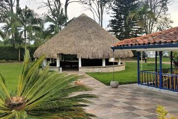 هتل Campestre Santa Lucia