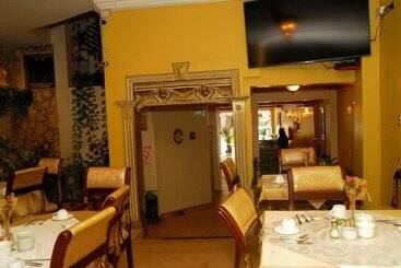 هتل Colony Inn