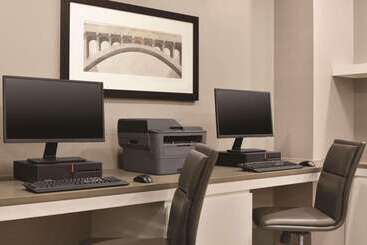 هتل Country Inn & Suites By Radisson, Belleville, On