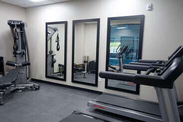 هتل Country Inn & Suites By Radisson, Belleville, On