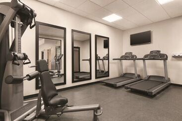 هتل Country Inn & Suites By Radisson, Belleville, On
