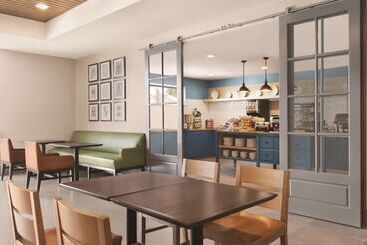 هتل Country Inn & Suites By Radisson, Belleville, On
