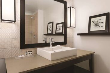 هتل Country Inn & Suites By Radisson, Belleville, On