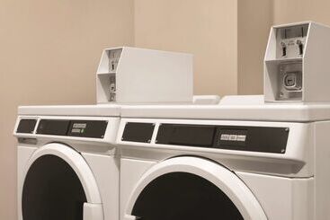 هتل Country Inn & Suites By Radisson, Belleville, On