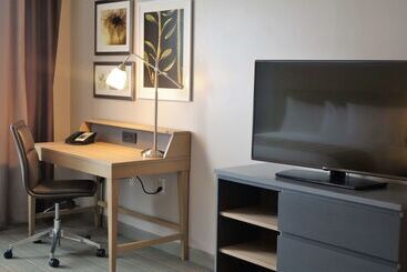 هتل Country Inn & Suites By Radisson, Belleville, On