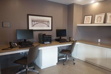هتل Country Inn & Suites By Radisson, Belleville, On