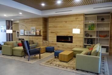 هتل Country Inn & Suites By Radisson, Belleville, On