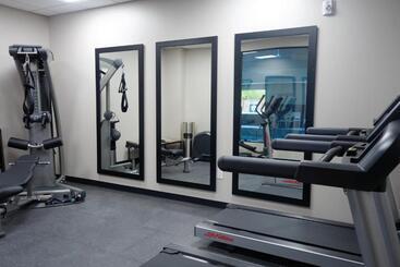 هتل Country Inn & Suites By Radisson, Belleville, On