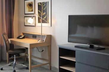 هتل Country Inn & Suites By Radisson, Belleville, On