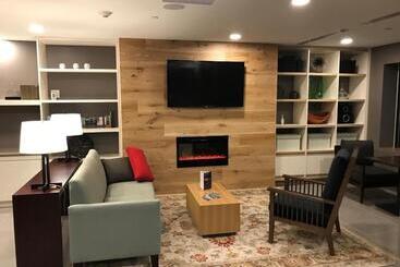 هتل Country Inn & Suites By Radisson, Belleville, On