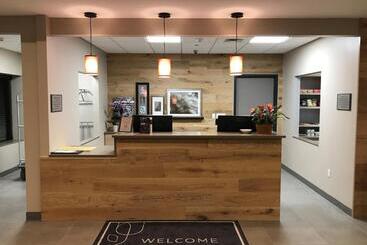 هتل Country Inn & Suites By Radisson, Belleville, On