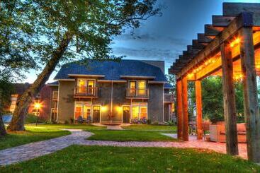 هتل Fairholm Boutique Inns