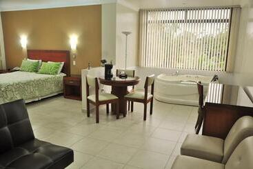 Gran Hotel De Lago   Lago Agrio