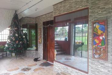 هتل Hostal Selvatrip