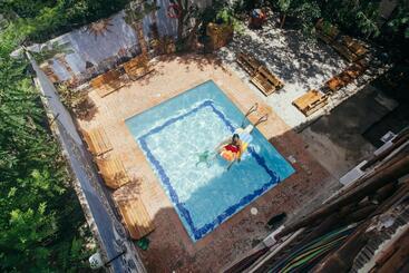 La Tortuga Hostel
