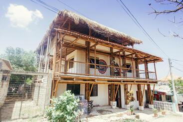 La Tortuga Hostel