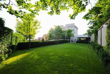 تختخواب و صبحانه Bruxelles Guesthouse Craiova