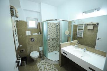 تختخواب و صبحانه Bruxelles Guesthouse Craiova