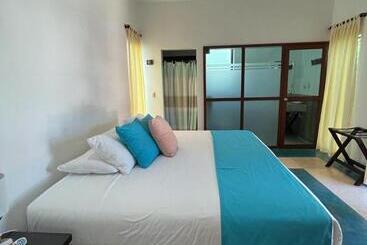 تختخواب و صبحانه Cormorant Beach House