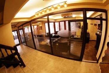 تختخواب و صبحانه Pension Montien Events & Society Resort