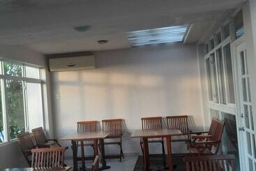 Caribbean Inn And Suites