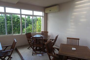 Caribbean Inn And Suites
