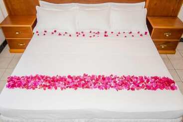 Caribbean Inn And Suites