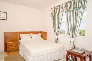 Caribbean Inn And Suites