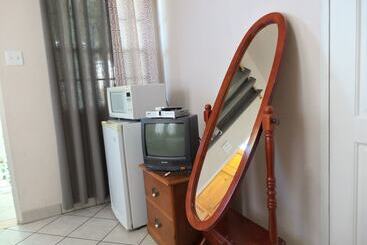 Caribbean Inn And Suites