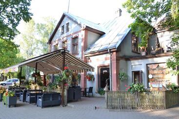 مسافرخانه City Center Kaķis B&b