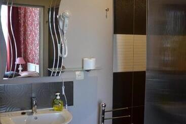 مسافرخانه City Center Kaķis B&b