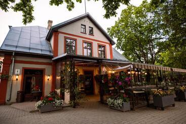 مسافرخانه City Center Kaķis B&b