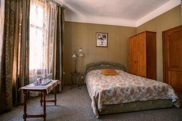 مسافرخانه City Center Kaķis B&b
