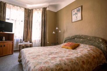 مسافرخانه City Center Kaķis B&b