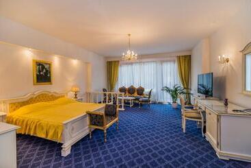 Aurelius Imparatul Romanilor Hotel & Spa