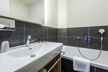 هتل Avenida Mountain Lodges Saalbach
