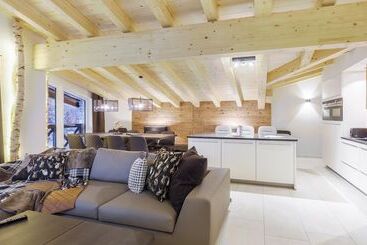 هتل Avenida Mountain Lodges Saalbach