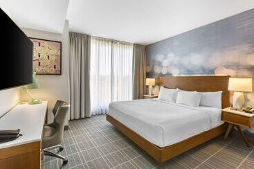 Cambria Hotel Lax